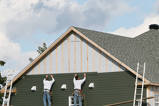 Professional Vinyl Siding technician working in Edison, GA
